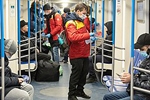 At metro stations and the Moscow Central Circle (MCC), red markings have begun to be applied to keep citizens at a distance of one and a half to two meters. mos.ru
