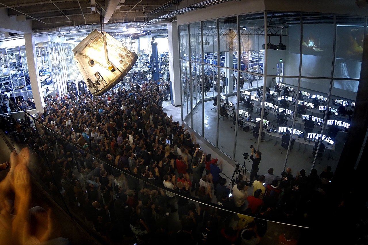 SpaceX employees watch the Falcon 9 SES-8 launch from Spacex headquarters in Hawthorne, CA | wikimedia.org | Credit: SpaceX Photos