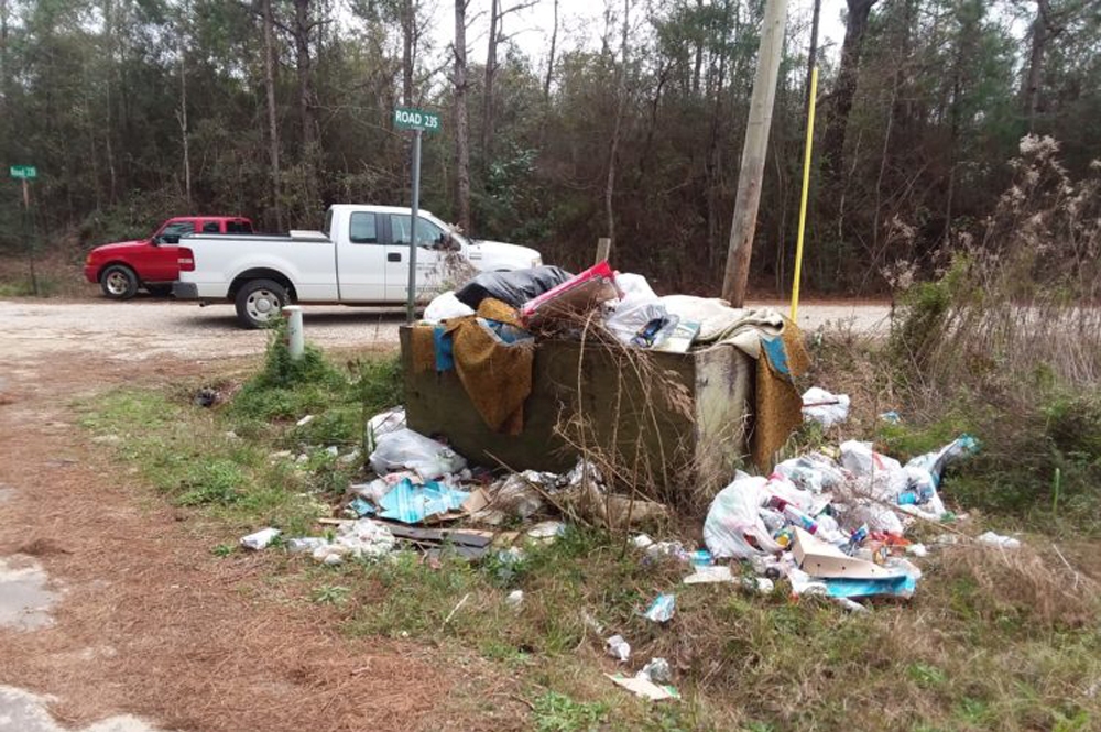 Roadside trash at Bay St. Louis, MS (Credit: hancockcounty.ms.gov)
